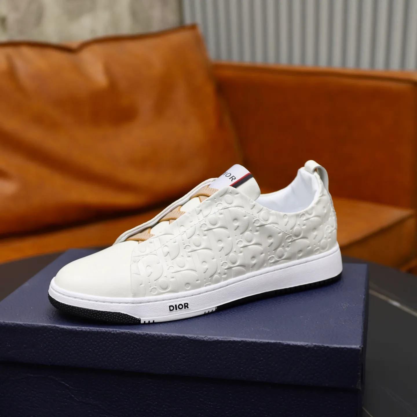 Ex-factory price: 442💰🙅‍♂️🙅‍♂️🙅‍♂️ Brand: Dior DIOR Standard code: 38-44 (45 customized) Grade: Same as the official website Material: Original leather splicing, comfortable and breathable lining, original wear-resistant outsole Style category: Men's fashionable casual shoes, running shoes, noble luxury brand elements, top luxury Color: actual picture color